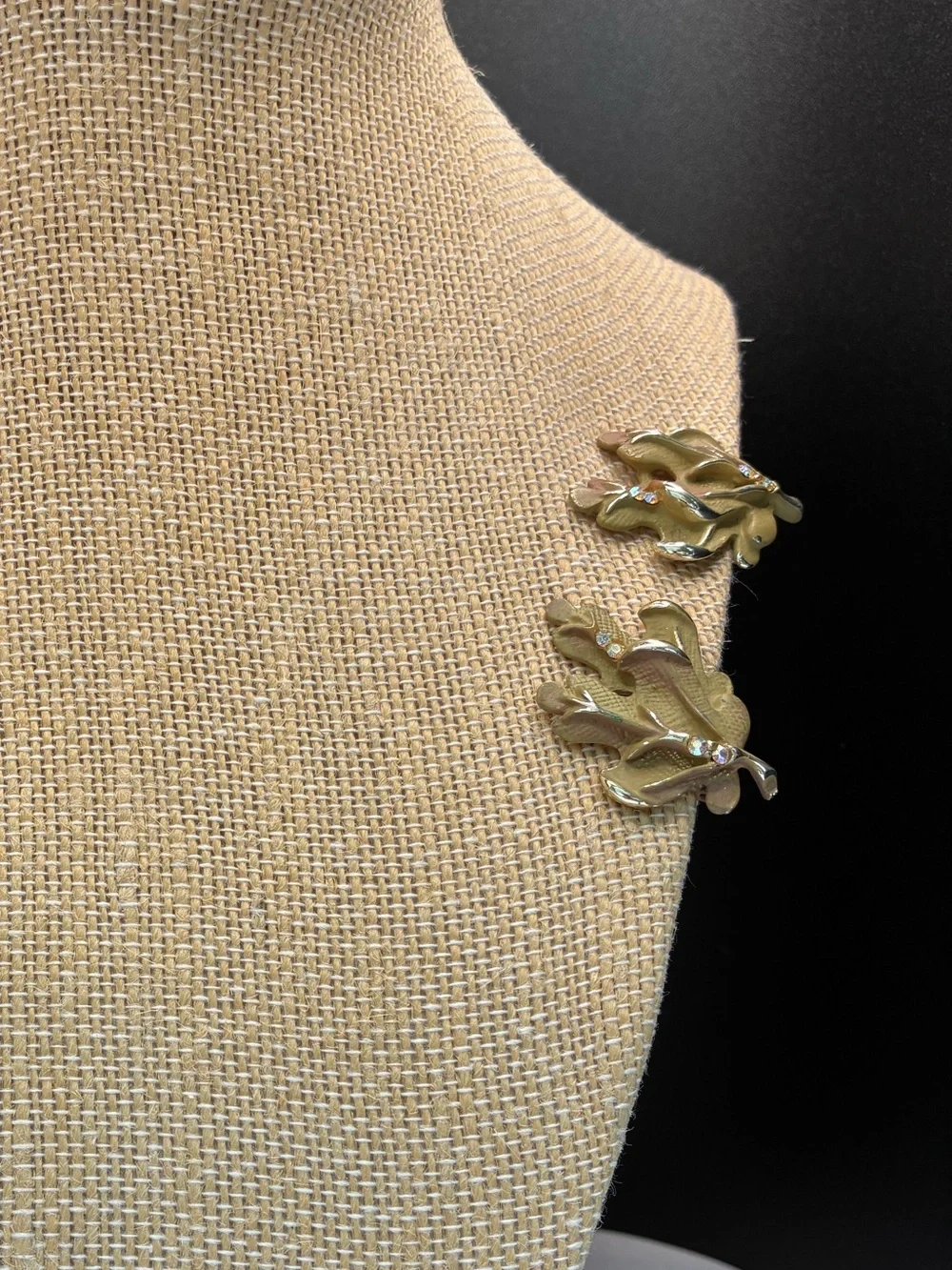 Gold-Tone Sarah Coventry 1960’s Mocha Leaf Clip-On Earrings. Women Jewelry